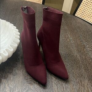 Steve Madden Stretch Burgundy Ankle Boots Sz 8